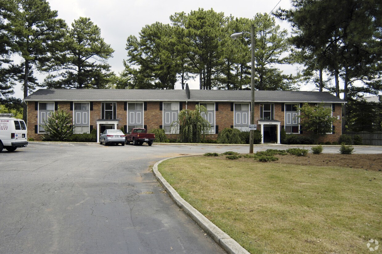 Foto del edificio - Robin Court Apartments