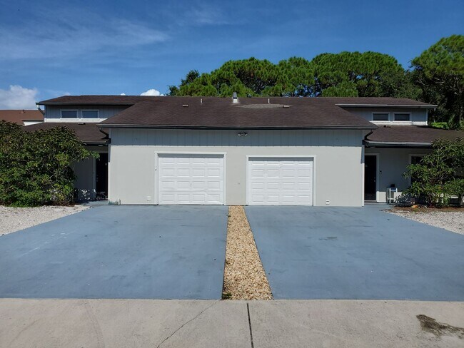 Building Photo - Nice 2 bed/ 2 bath/ 1 car garage near SRQ Airport - Ringling Museum Area