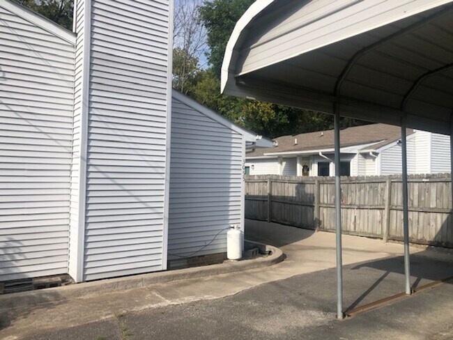Building Photo - Donelson Zero-lot line