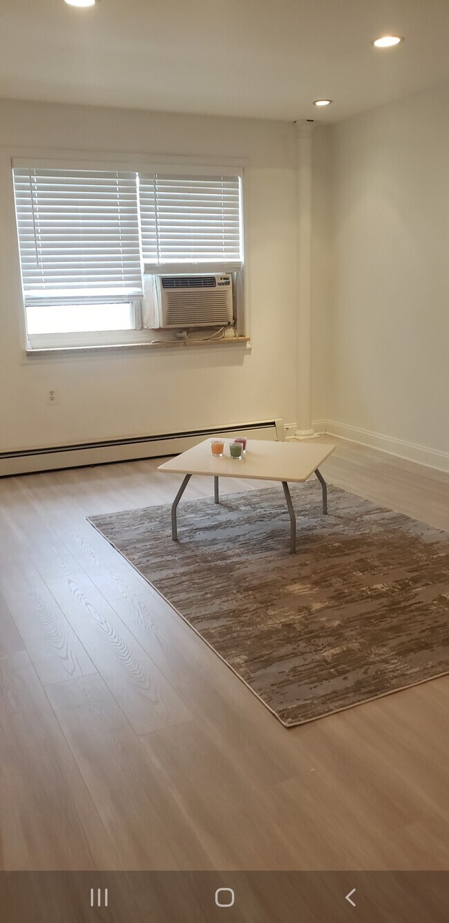 Living room - 1500 W Terrace Cir