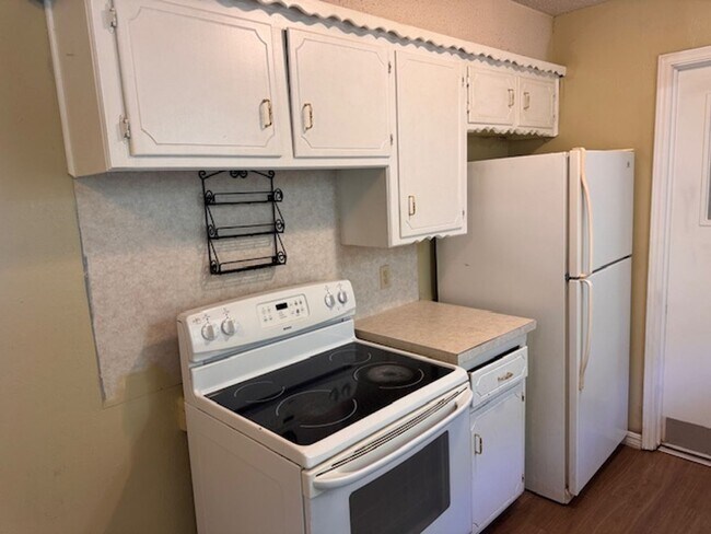 Foto del edificio - Moore Schools, 3 bed 1.5 bath with fenced yard and new paint1