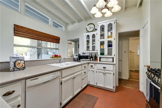 Building Photo - 433 Brady Ln