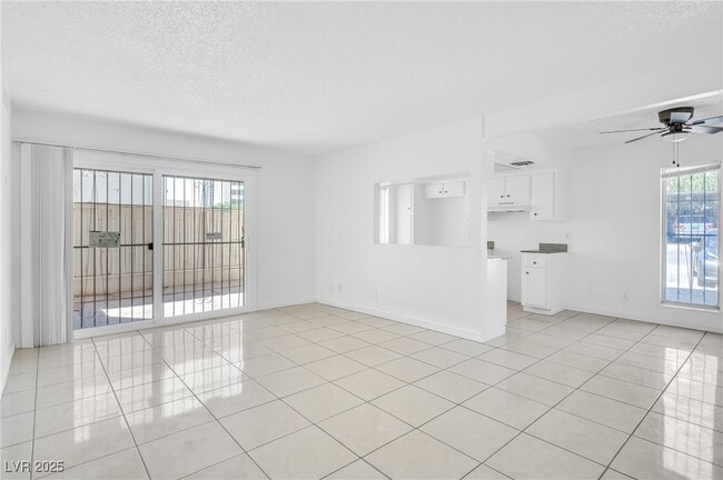 Building Photo - 1405 E Vegas Valley Dr