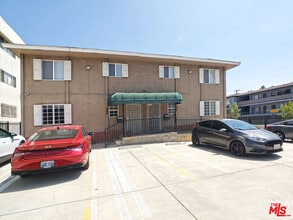 Building Photo - 354 S St Andrews Pl