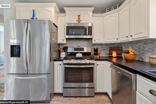 Building Photo - 13 White Pine Ln