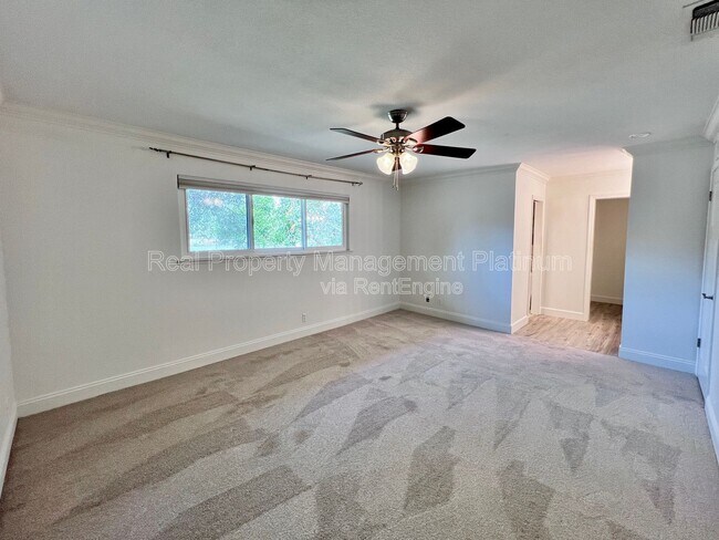 Foto del edificio - 9193 N Fowler Ave
