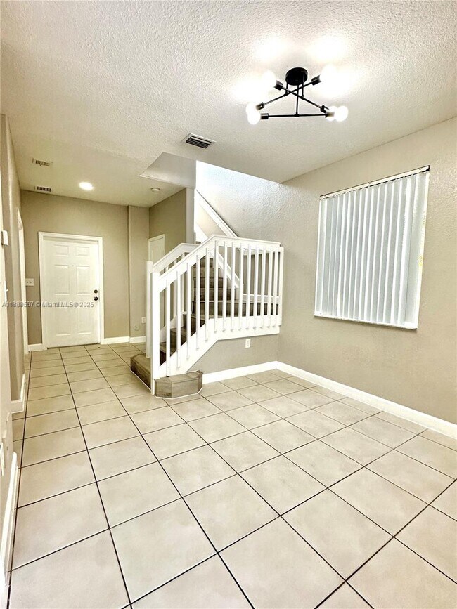 Foto del edificio - 7301 NW 174th Terrace
