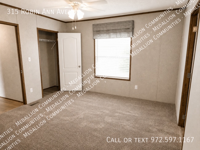 Building Photo - 315 Robin Ann Ave