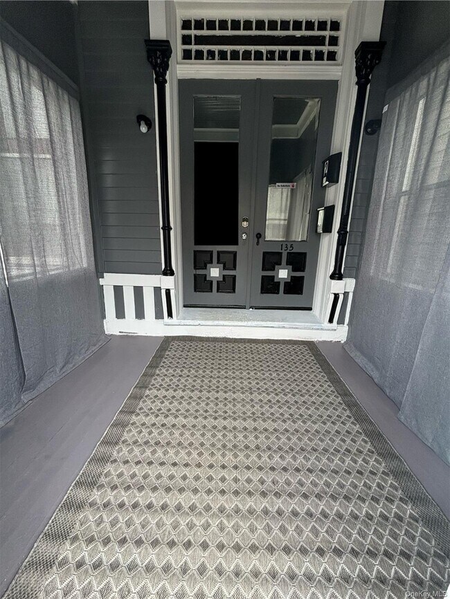 Building Photo - 135 5th Ave