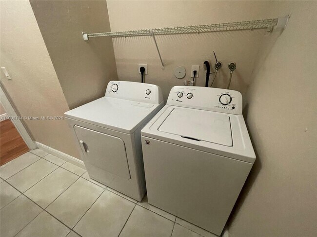 Building Photo - 15191 SW 23rd Ln