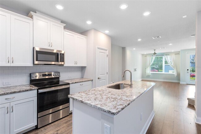 Foto del edificio - 8673 Tavistock Lakes Blvd