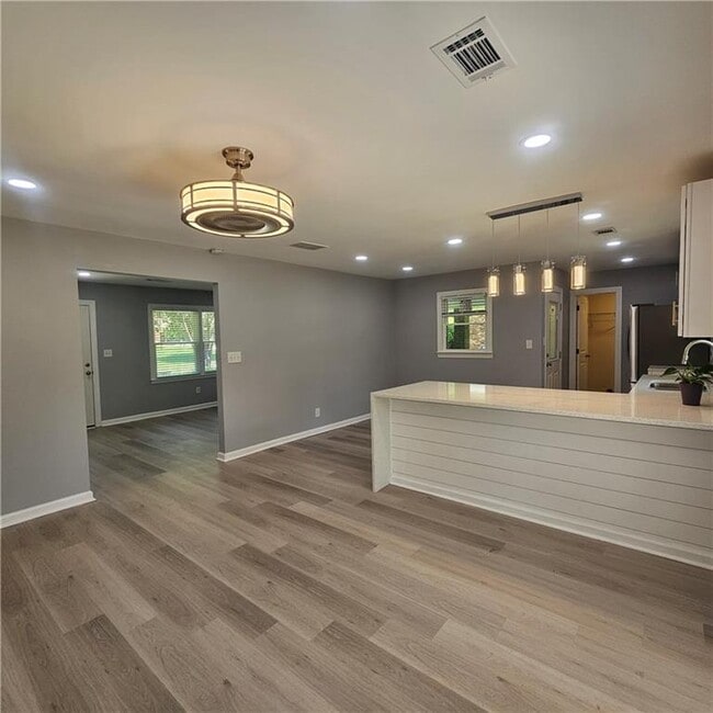 Building Photo - 3047 Menlo Park Dr