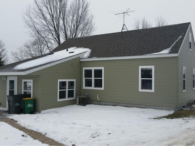 Building Photo - 528 McCutcheon Rd
