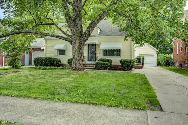 Building Photo - 1343 Victory Dr