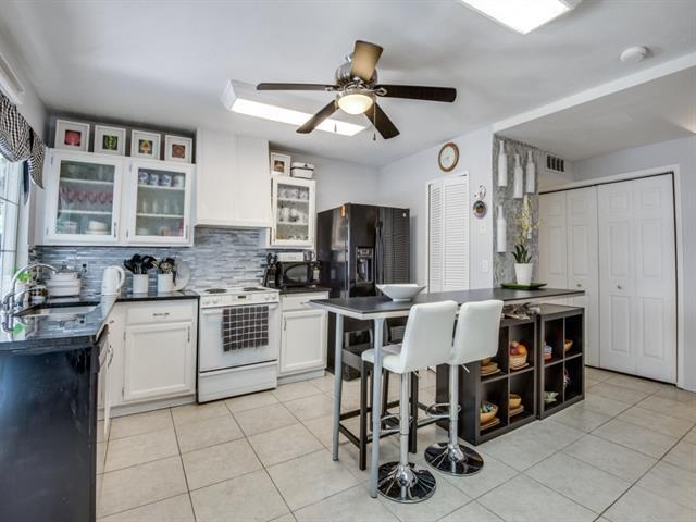 Building Photo - 1420 Vanderbilt Dr