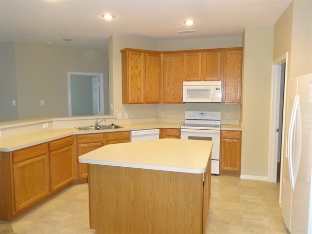Building Photo - 2506 Parkview Dr
