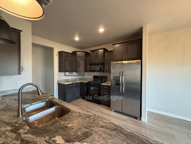 Foto del edificio - 1426 Fume Blvd