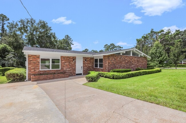 Building Photo - 2401 Jim Lee Rd