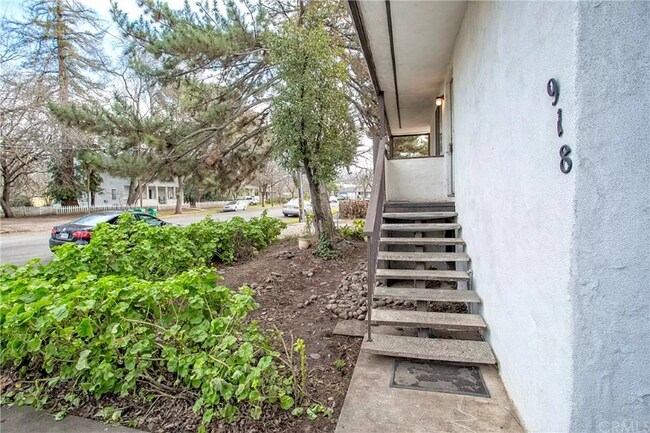Building Photo - 918 Orient St