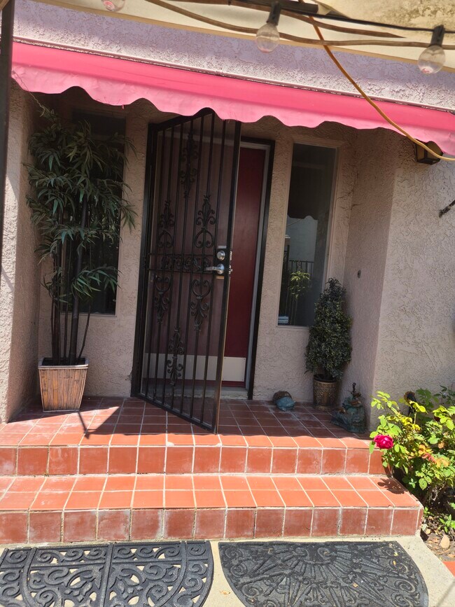 Entrada principal - 1441 Madison Ave
