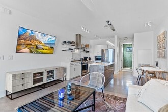 Building Photo - 510 All Saints St