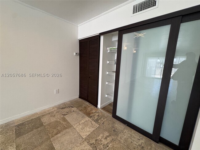 Foto del edificio - 1345 West Dr