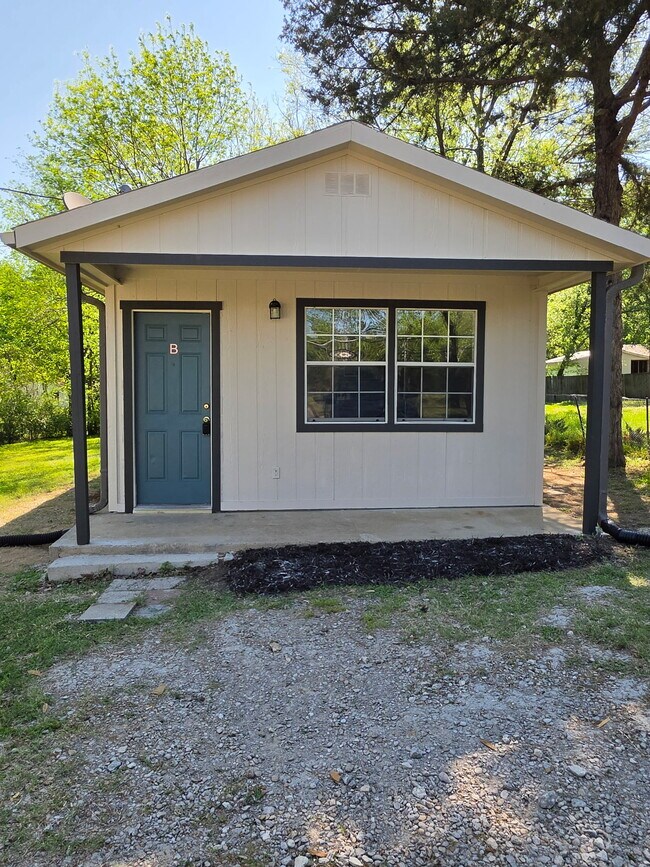 Frente de la cabaña - 502 Big Rock St