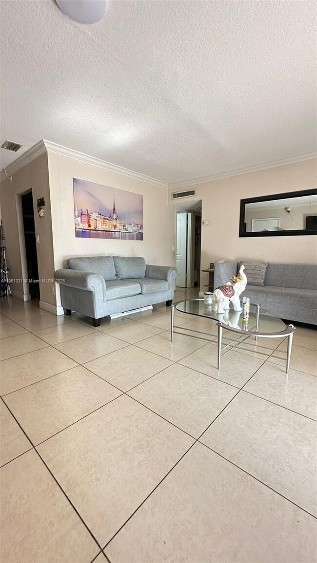Foto del edificio - 8007 W 6th Ave