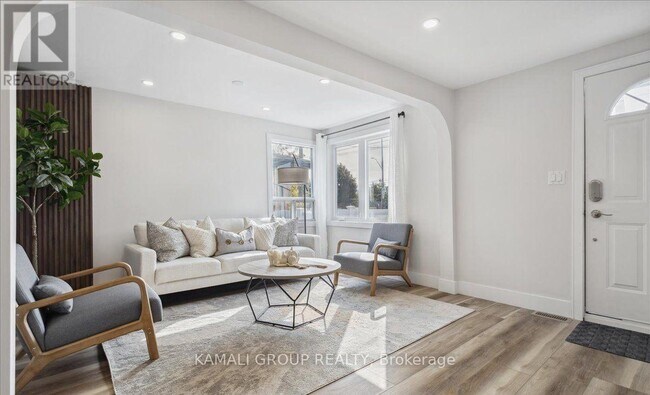 Building Photo - 2027 Brampton St