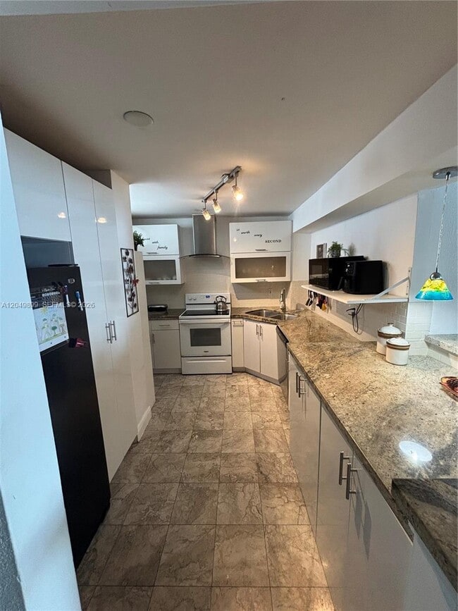 Building Photo - 6450 Collins Ave