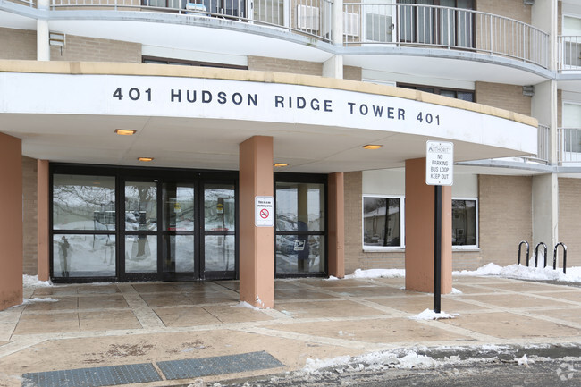 Building Photo - Hudson Ridge Tower