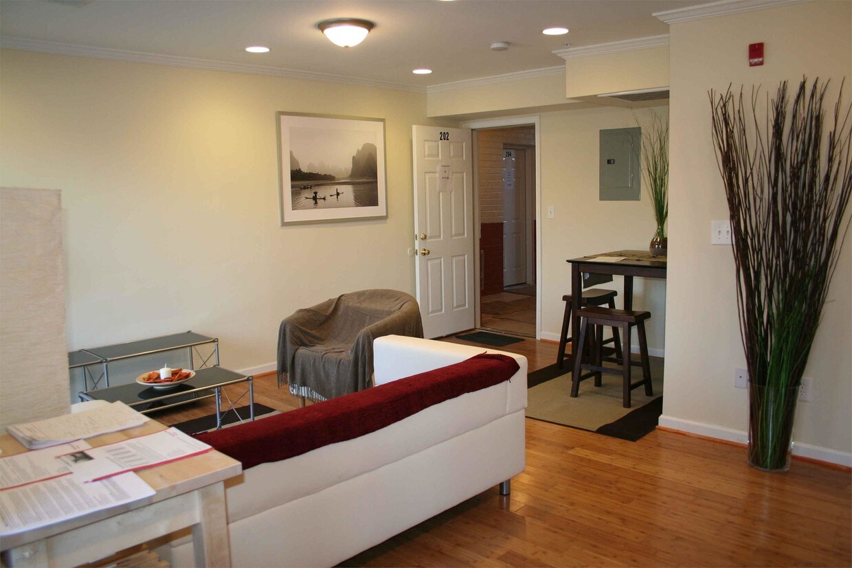 Primary Photo - 4275 Foote St NE