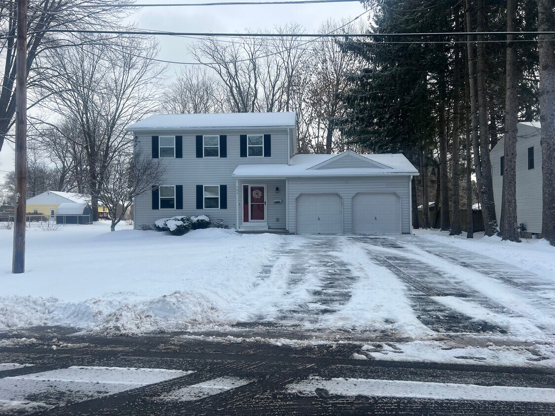 Foto principal - 105 Newport Dr