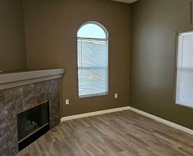 Building Photo - Ground floor condo in Green Valley Ranch area