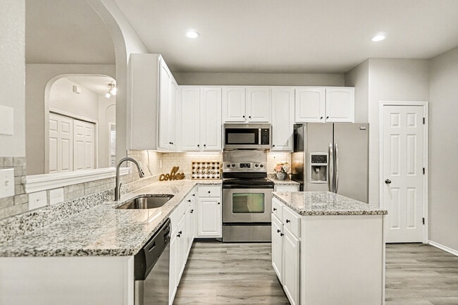 Foto del edificio - 6422 Oldham Cove