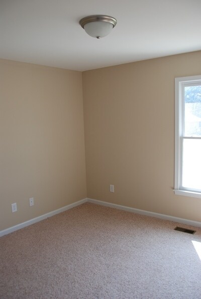 Building Photo - 137 Zachary Dr