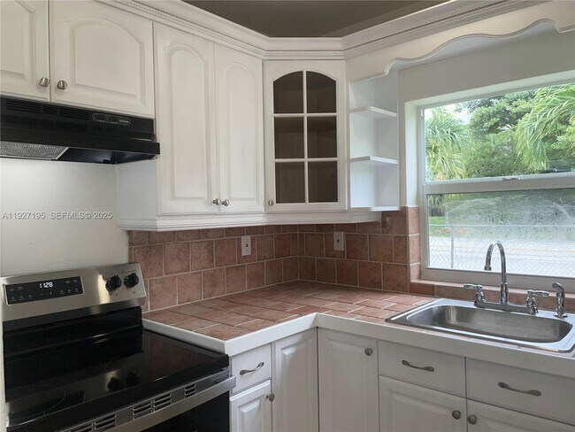 Foto del edificio - 13017 SW 18th Terrace