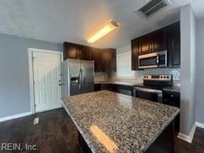 Foto del edificio - 1609 Cavalier Blvd