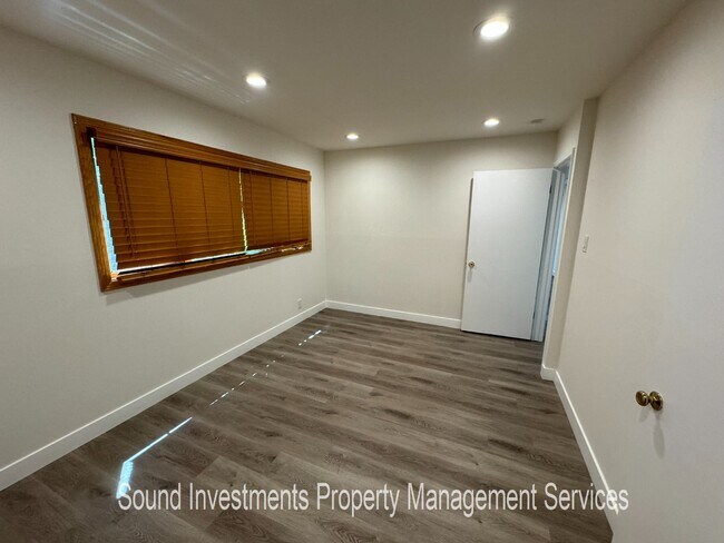 Building Photo - Beautiful 2-bedroom 1 bath Lower-Level Apa...
