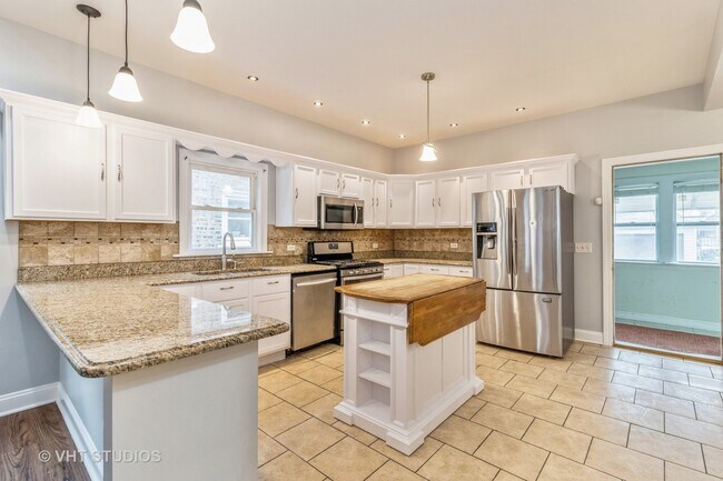 Building Photo - 1028 N Karlov Ave