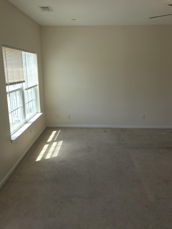 Building Photo - 363 Laurel Oak Ln