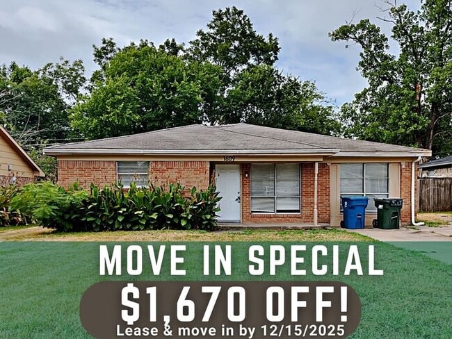 Building Photo - 1609 Parkhaven Dr