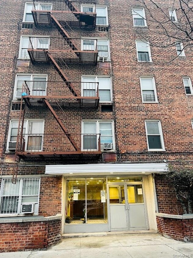 Foto del edificio - 2181 Starling Ave