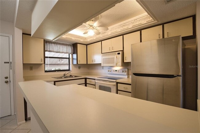 Building Photo - 927 Capri Isles Blvd