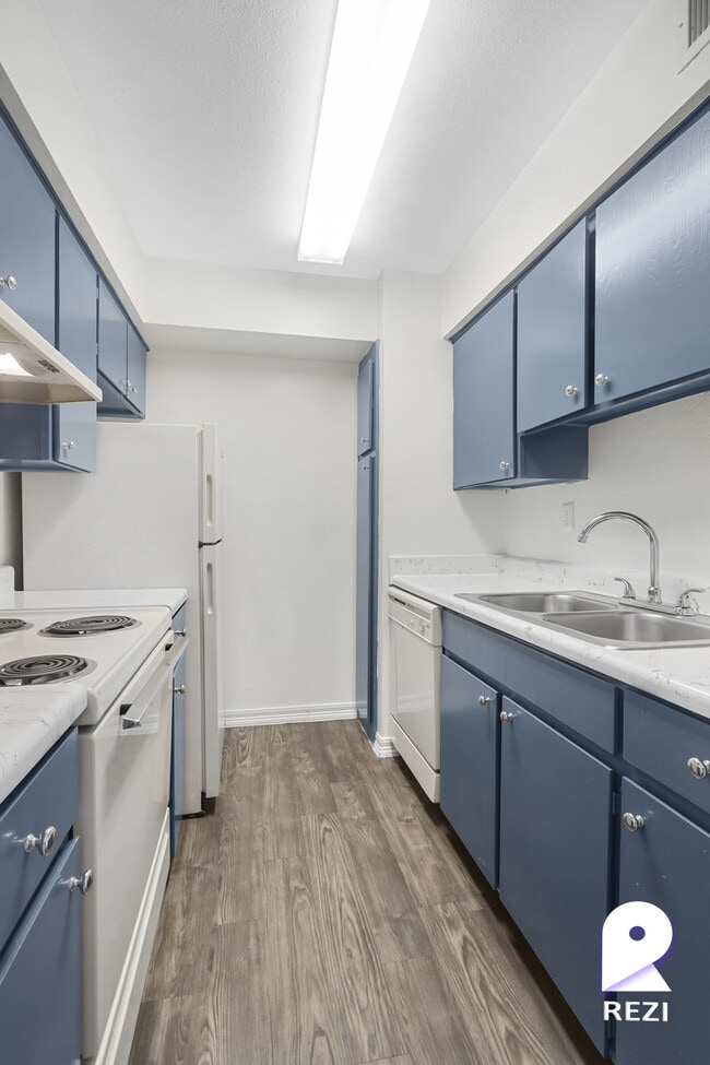 Building Photo - 4400 Memorial Dr