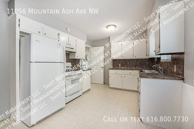 Foto del edificio - 11056 Mountain Ash Ave NW