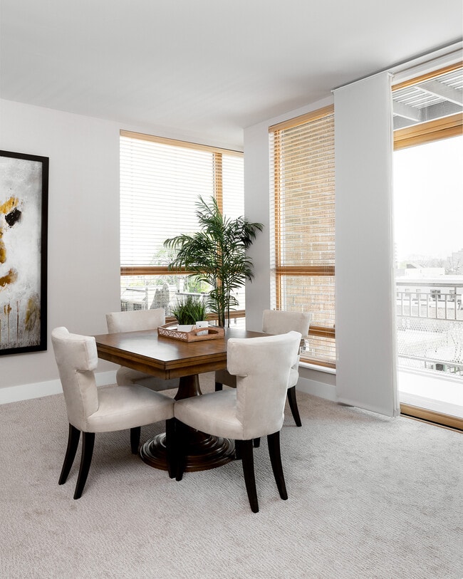 Interior Photo - LightHorse 4041