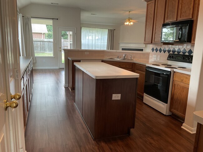 Building Photo - 18326 Hollow Branch Ct