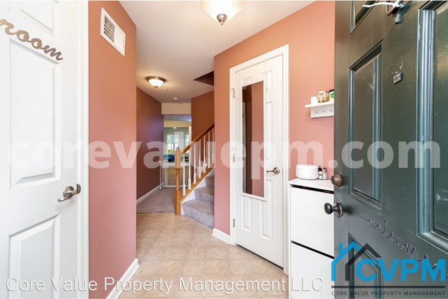 Building Photo - 3 br, 2.5 bath House - 913 Hopkins Corner