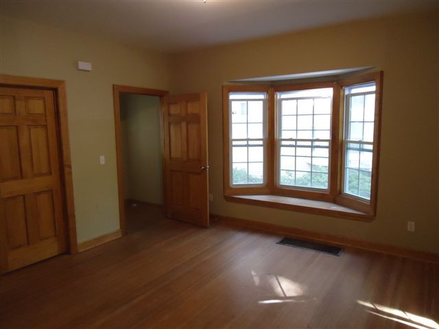 Entry to living Room - 220 Cedarwood Ter